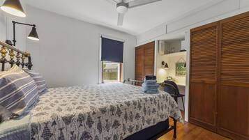 3 chambres, bureau, fer et planche à repasser, accès au Wi-Fi (inclus)