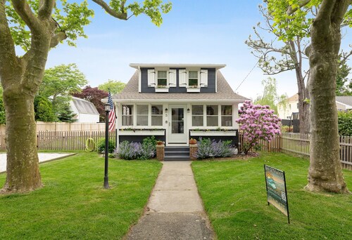 Sundaze – Cozy 1 Bedroom Cottage Near Delaware Bay with Hot Tub & Fireplace