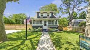 Exterior - 3BR Cottage Beach and Bay • Hot Tub • Fireplace • 3-Season Porch  • Fenced Yard (Villas)