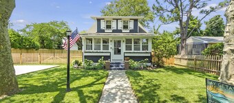 3BR Cottage Beach and Bay • Hot Tub • Fireplace • 3-Season Porch • Fenced Yard