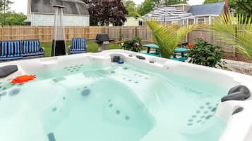 Baignoire à remous extérieure