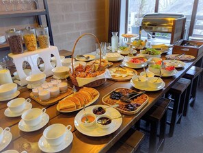 Daily buffet breakfast for a fee