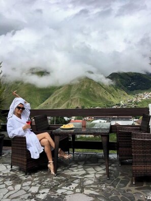 Front of property - Alpine Lounge Hotel & Restaurant (Kazbegi)