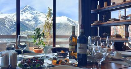 Alpine Lounge Hotel & Restaurant