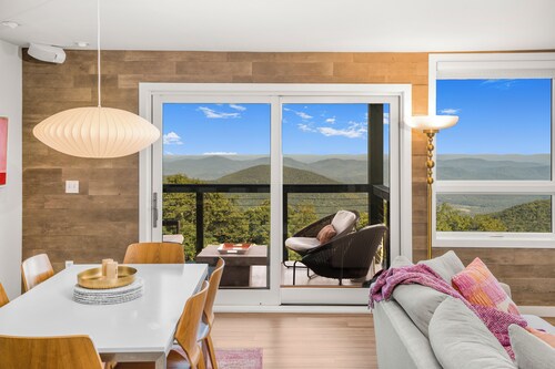 Luxury Condo in the Sky! Finest in Wintergreen!