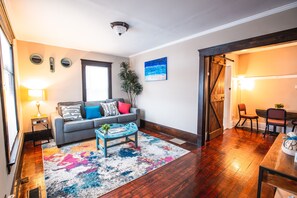 Premium Bungalow | Living area | 65-inch Smart TV with digital channels, Netflix, Hulu - Wine Valley Bungalow (Ashtabula)