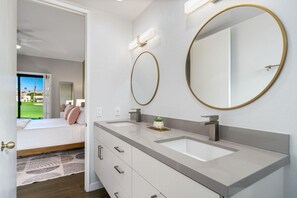 3 habitaciones, escritorio, tabla de planchar con plancha y wifi gratis 