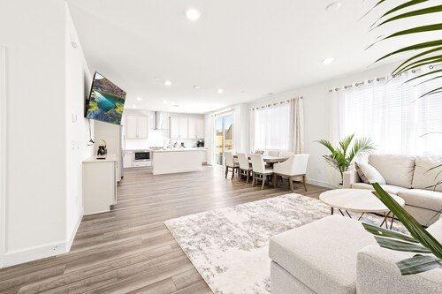 A Home Away From Home! 3 Bedroom, 2.5 Bathrooms New Home! New Furniture!