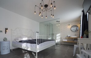 3 bedrooms, travel cot, free WiFi, bed sheets - Pet friendly home in Makarska (Makarska)