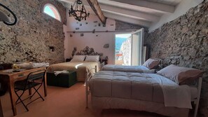 3 bedrooms, iron/ironing board, bed sheets