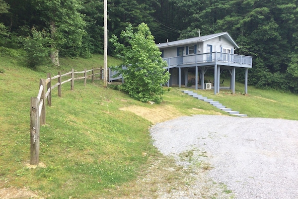 Outside view with access ramp and railing