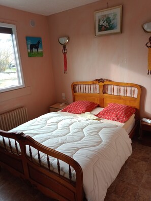 3 bedrooms, desk, iron/ironing board, bed sheets - Maison Complète (Montluçon)