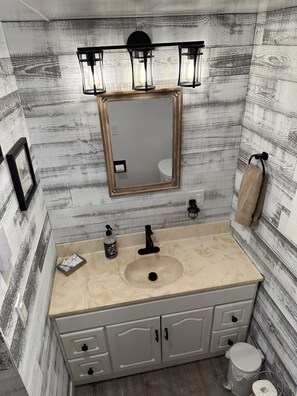 Shower, hair dryer, towels, soap - Hide Away from Home Welcome to the Adirondacks  (Hadley)