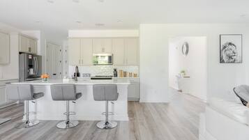 Townhome | Private kitchen | Full-size fridge, microwave, oven, stovetop