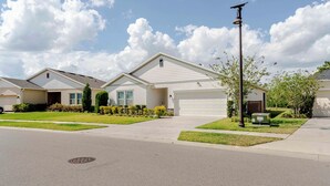 Front of property - Serenity Lake (Clermont)