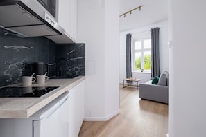 Appartamento, 1 camera da letto, cucina | Cucina privata | Microonde, pentole/stoviglie/utensili