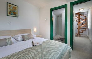2 bedrooms, in-room safe, travel cot, free WiFi - Lovely home in Trviz with swimming pool (Trviz)