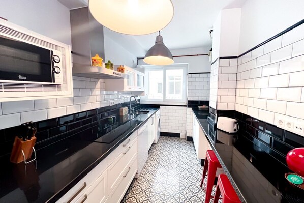 Fridge, microwave, oven, stovetop