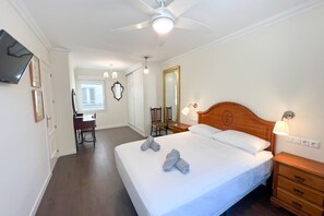 2 soverom, skrivebord, strykejern/-brett og wi-fi