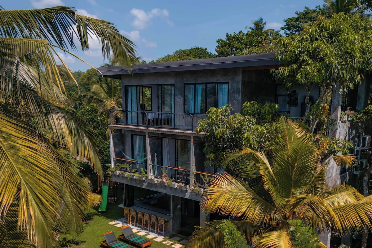 Classic Villa, Sea View | Dilengkapkan perabot secara berasingan, meja, ruang kerja komputer riba