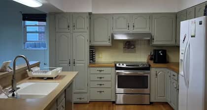 Golf Course Front 2 bedroom house with free wifi and parking