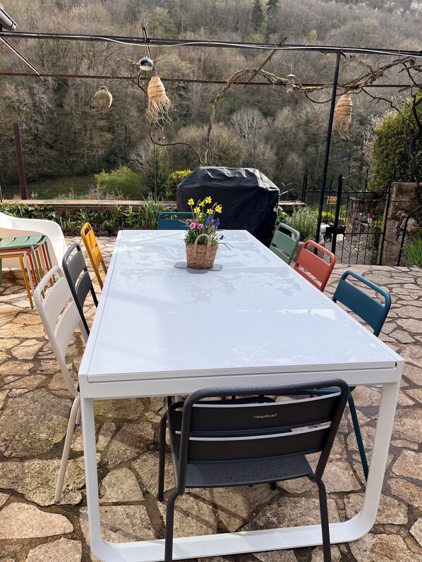 Outdoor dining