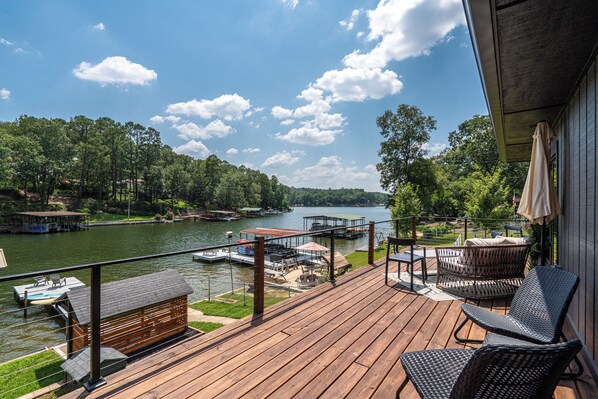 Terrace/patio - NEW Obsidian Oasis - Lakefront Luxury - kayaks, paddle boards … fun in the sun! (Piney)