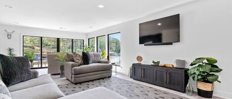 Smart TV, video games