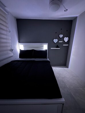 2 dormitorios, tabla de planchar con plancha, Internet y ropa de cama