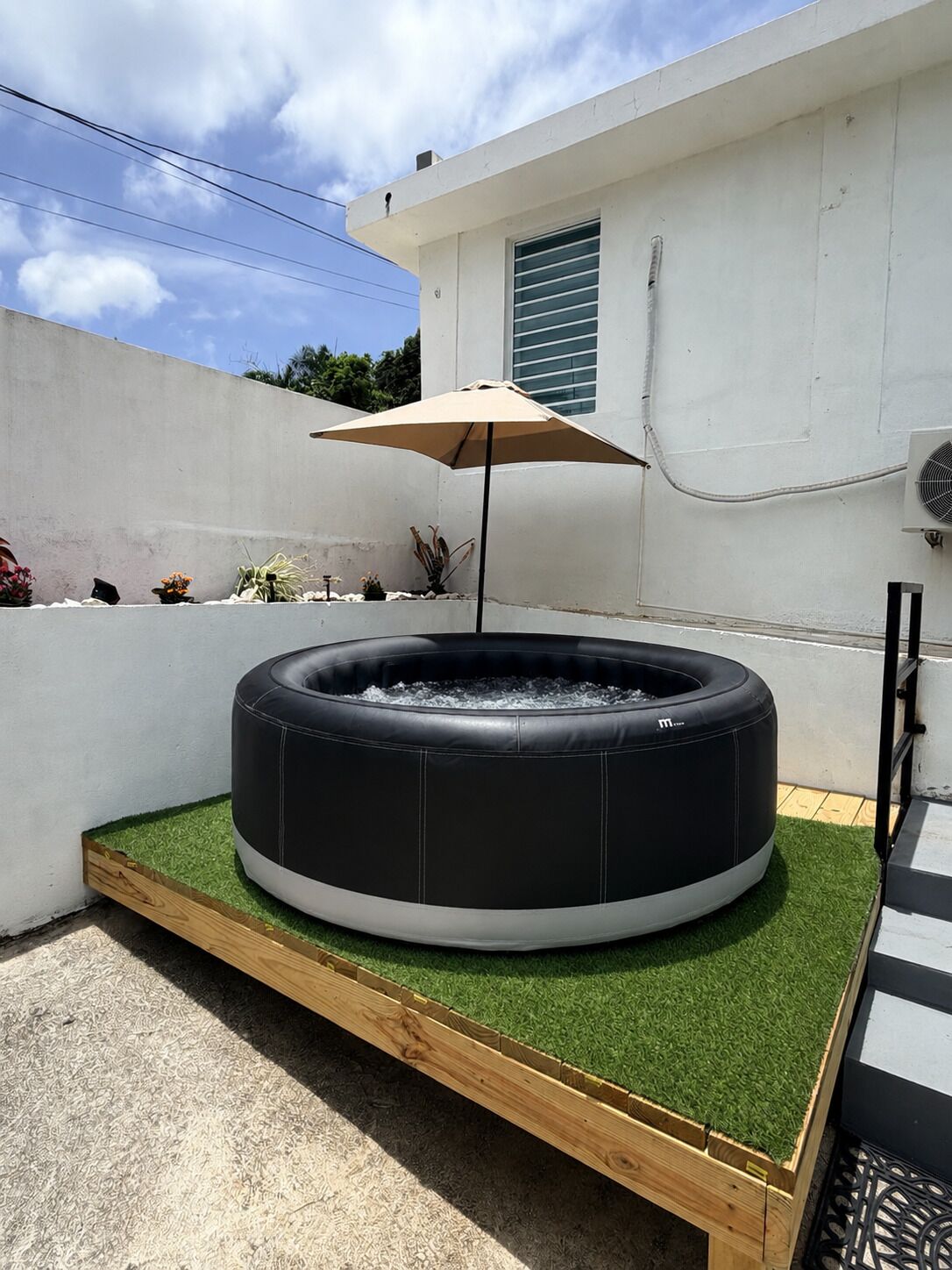 Outdoor spa tub