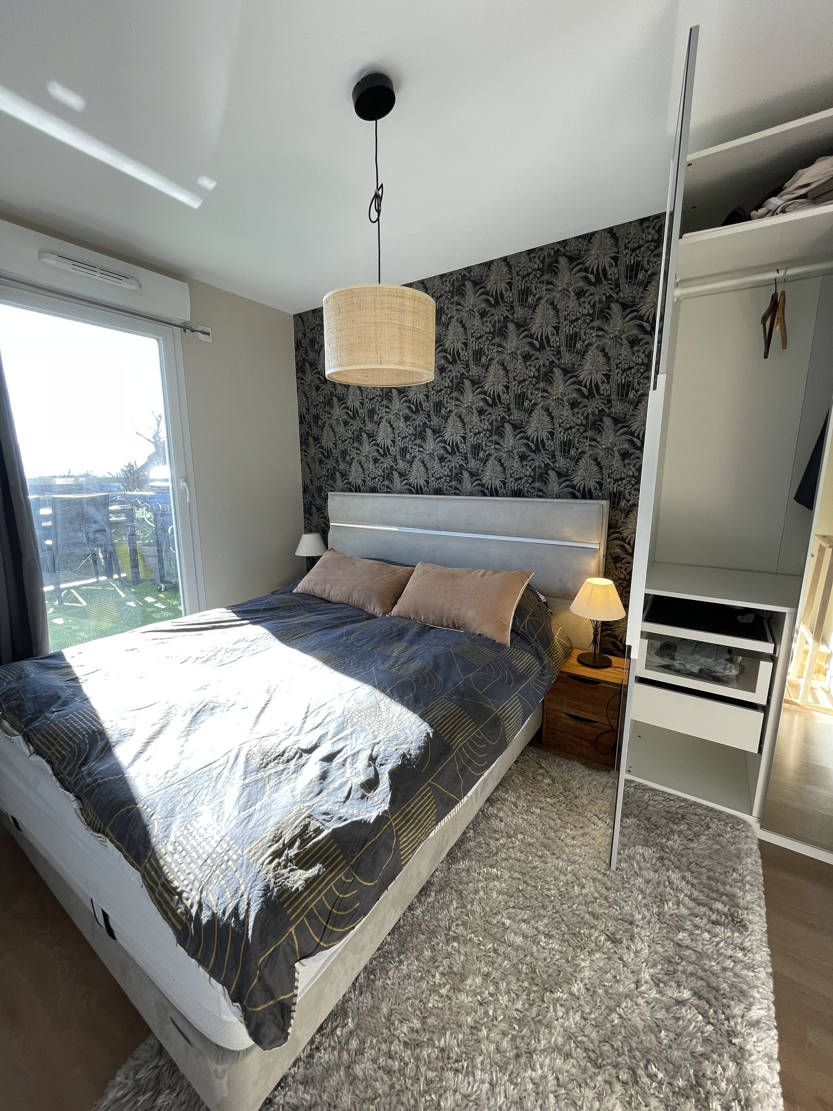 2 chambres, coffres-forts dans les chambres, fer et planche à repasser