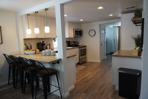 Fridge, microwave, oven, stovetop - This is an entire Home to yourself so close to Downtown Denver! (Denver)
