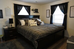 3 bedrooms, iron/ironing board, WiFi, bed sheets - This is an entire Home to yourself so close to Downtown Denver! (Denver)