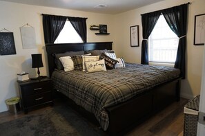 Desk, iron/ironing board, travel cot, WiFi