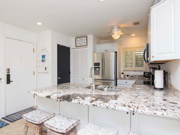 Fridge, microwave, oven, stovetop - Renovated  Saddlebrook 1st Floor 2bd/2ba Condo w/Golf & Water Views (Wesley Chapel)