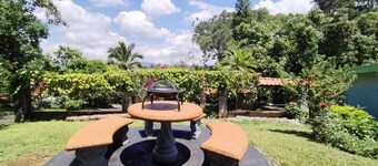 Villa Mango! a 10 Minutos del Centro de Grecia