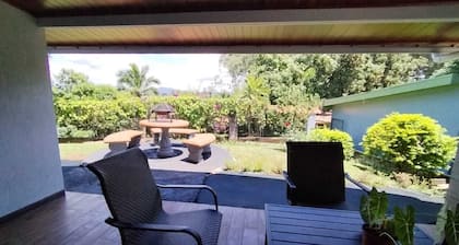 Villa Mango! a 10 Minutos del Centro de Grecia