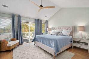 5 Schlafzimmer, Schreibtisch, Bügeleisen/Bügelbrett, Reisekinderbett