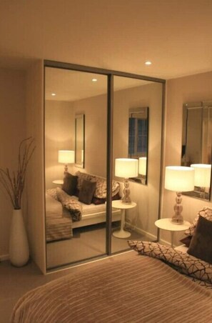 5 bedrooms, desk, iron/ironing board, free WiFi