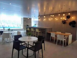 Dining - LovelyView Studio Edif 1 HeatedPool Gym Turco WIFI (Quito)