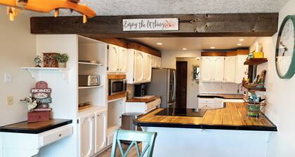 Stay on a Blueberry Farm! Cute Farmhouse with Pickleball Court!