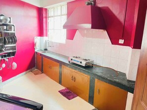 Fridge, microwave, oven, coffee/tea maker