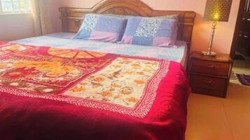 2 quartos, ferros/tábuas de passar roupa, Wi-Fi, roupa de cama