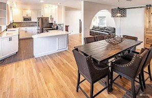 Interior - Quiet Modern Stay Near SeaTac & Hospitals (Des Moines)