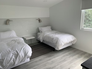 2 bedrooms, travel cot, WiFi, bed sheets