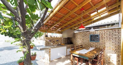 HOUSE WITH 3 BEDROOMS - CLOSE TO THE BEACH AND GENERAL SHOPPING