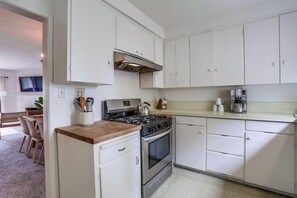 Fridge, microwave, oven, stovetop - 2 Houses * Steps to Windansea Beach * Dogs Ok (La Jolla)