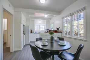 Dining - 2 Houses * Steps to Windansea Beach * Dogs Ok (La Jolla)