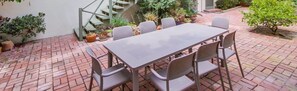 Outdoor dining - 2 Houses * Steps to Windansea Beach * Dogs Ok (La Jolla)