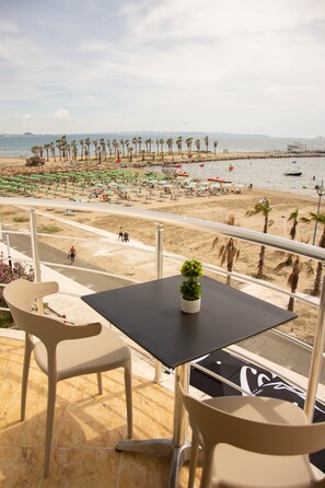 Deluxe Studio | Balcony view - Wave Beachfront Apartments (Durrës)